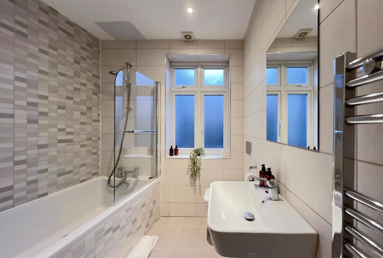 לונדון Prime Location Camden Luxury Apt Sleeps 6 מראה חיצוני תמונה