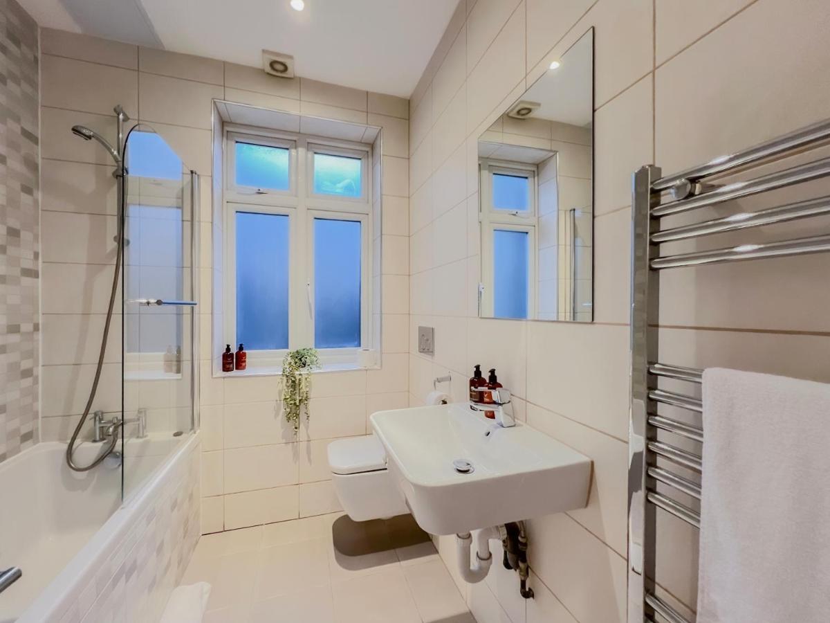 לונדון Prime Location Camden Luxury Apt Sleeps 6 מראה חיצוני תמונה